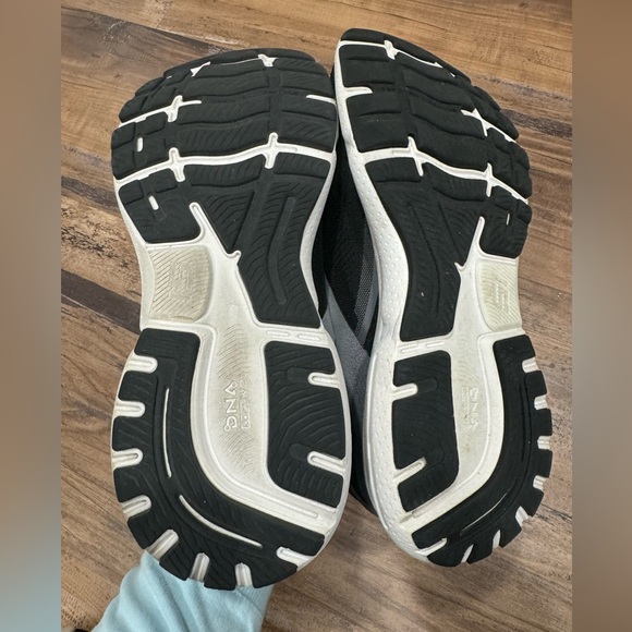 Men’s Brooks Ghost 15 black and white color size 10. - Picture 6 of 8